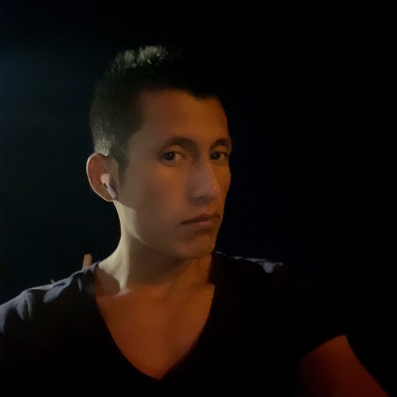 Profile Picture of Richard Zapata (@richard298) on Poshmark