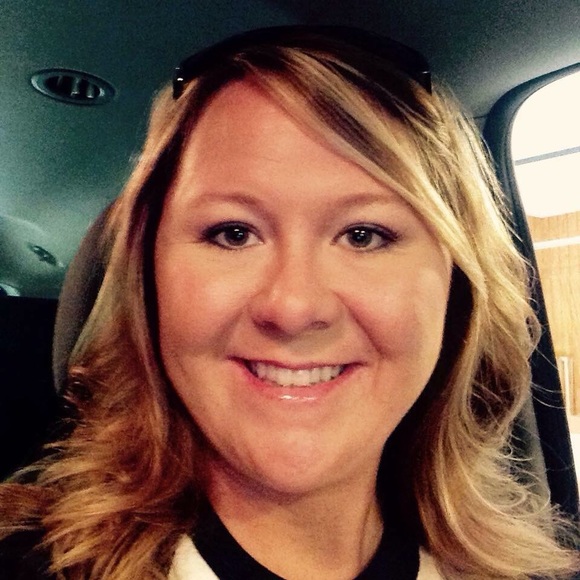 Profile Picture of Lindsay Barnes (@lbarnes0614) on Poshmark