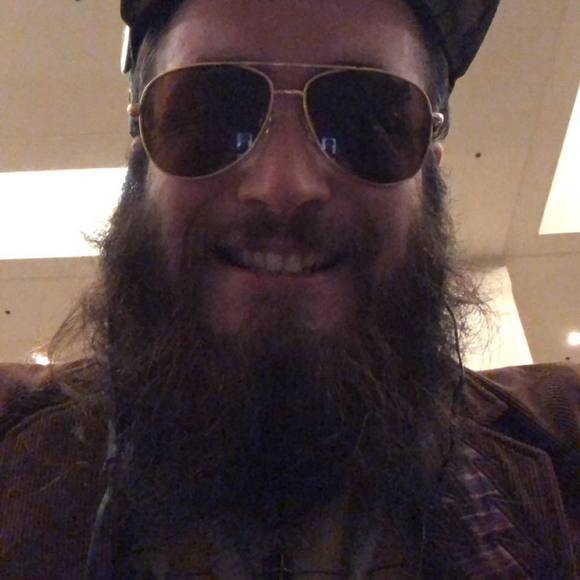 Profile Picture of Steve Oh (@thebeholder19) on Poshmark