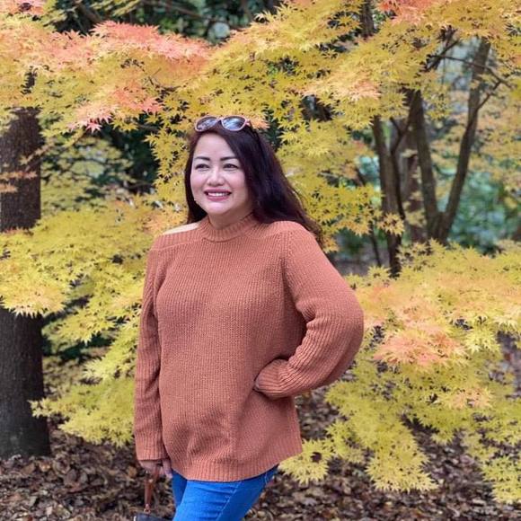 Profile Picture of Beth Quinn (@bethasagra) on Poshmark