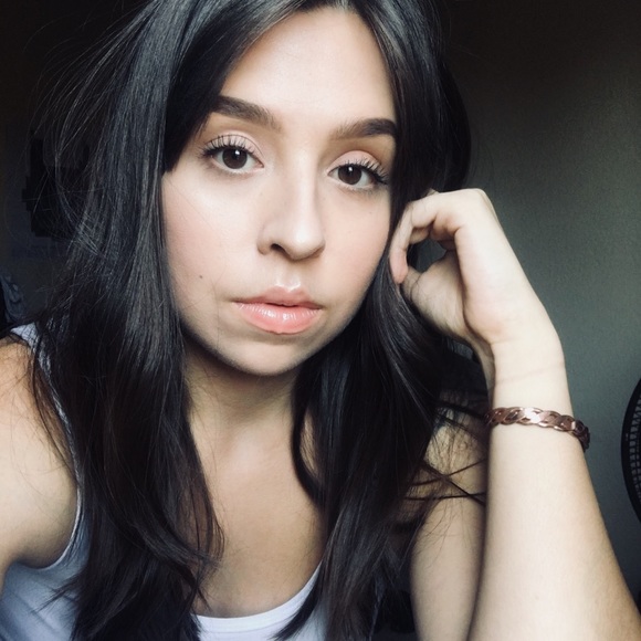 Profile Picture of Alyssa Laquerre (@alaquerre) on Poshmark