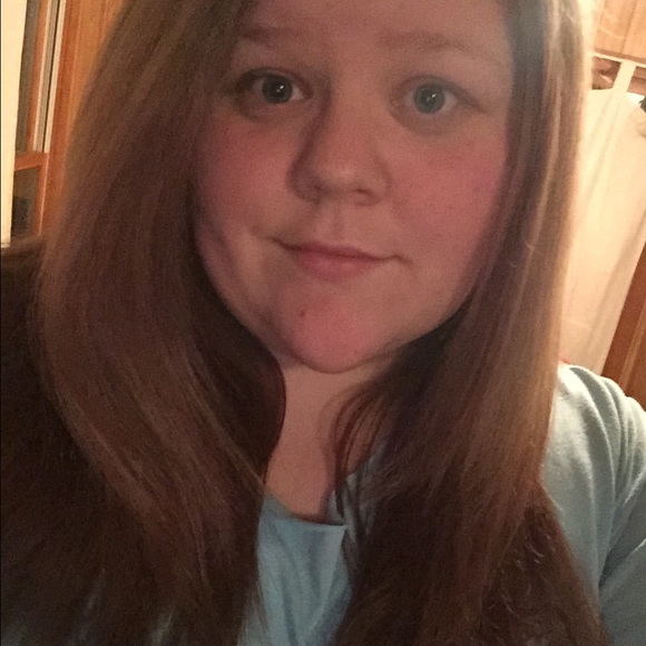 Profile Picture of Sarah Knupp (@sarahknupp) on Poshmark