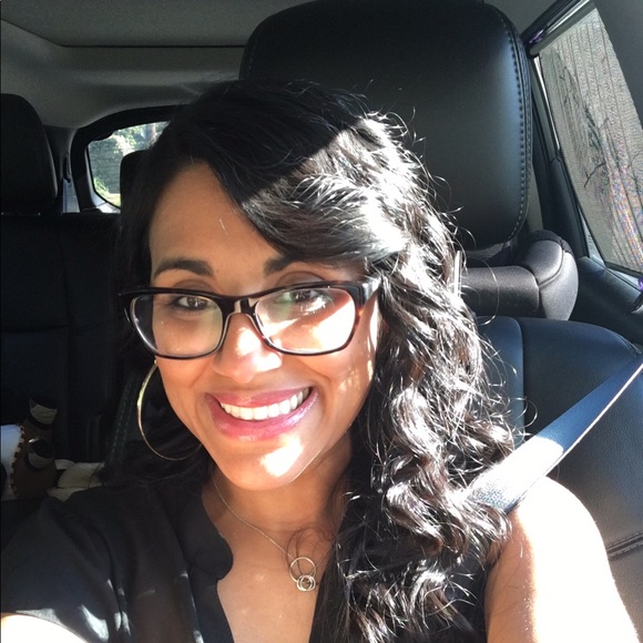 Profile Picture of Danielle Bartenstein (@daniriv2) on Poshmark