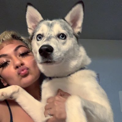 Profile Picture of Emily Martinez (@p3tty3m) on Twitter