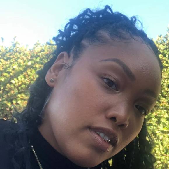 Profile Picture of Stacey Babauta (@stacey_babauta) on Poshmark