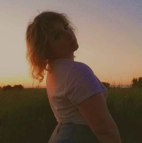 Profile Picture of Skyler Streeter (@babydollsky) on Poshmark