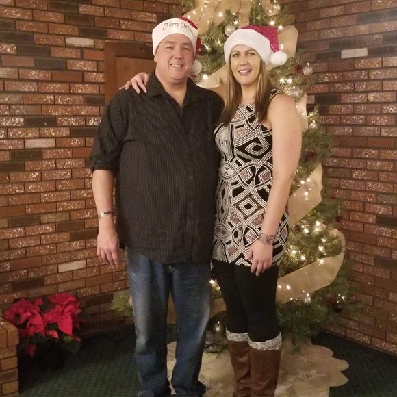 Profile Picture of Nikki Pooler (@uniquifyme) on Poshmark