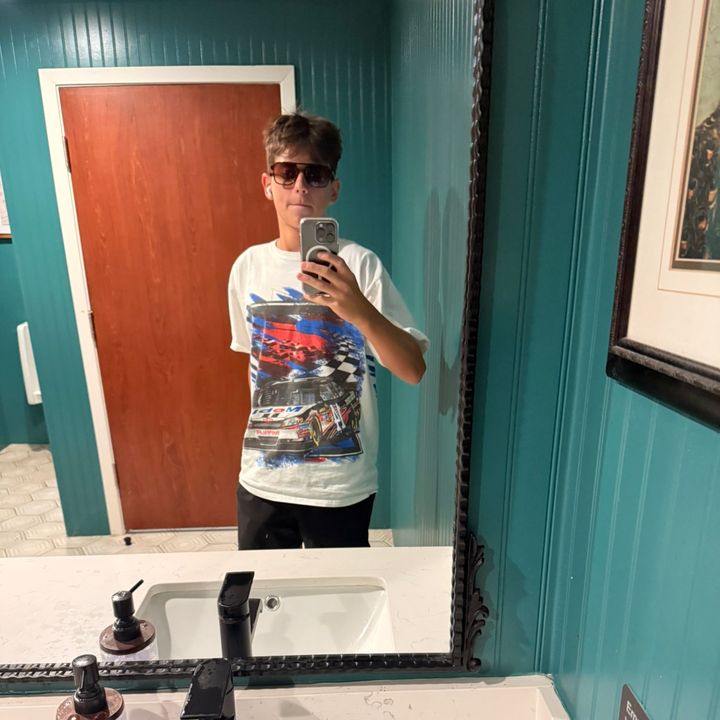 Profile Picture of [and)rew (@andrewborovik) on Tiktok