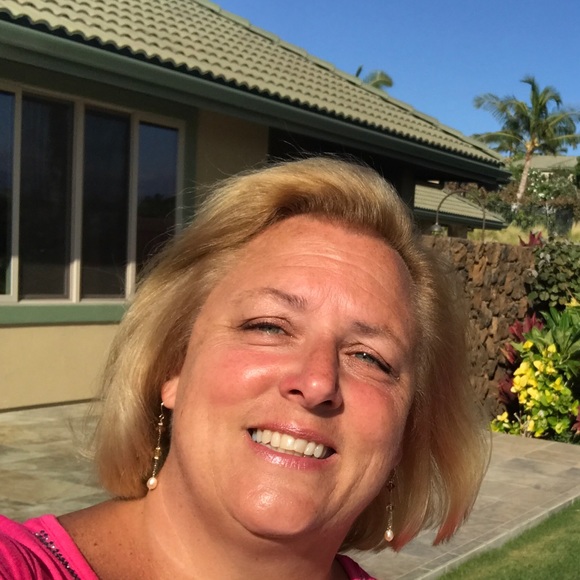 Profile Picture of Carol Rachko (@carolrachko) on Poshmark
