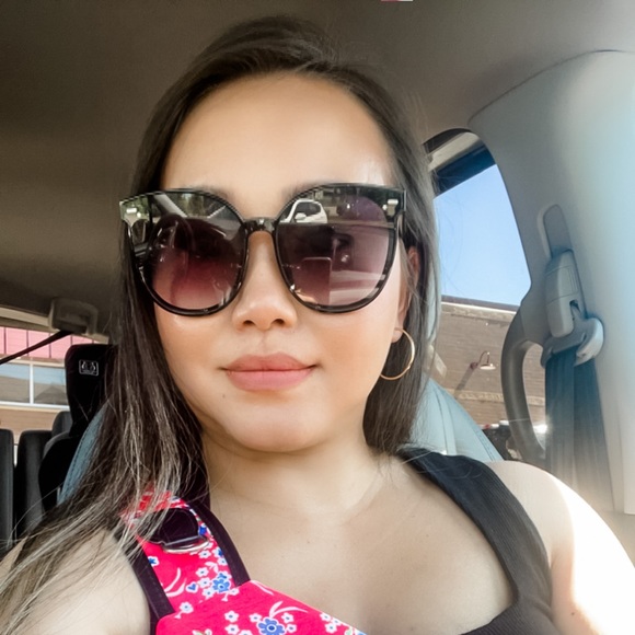 Profile Picture of Pang Xiong (@xpangx00) on Poshmark