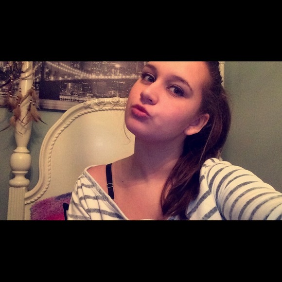 Profile Picture of Maddie Rutterbush (@maddierutterbus) on Poshmark