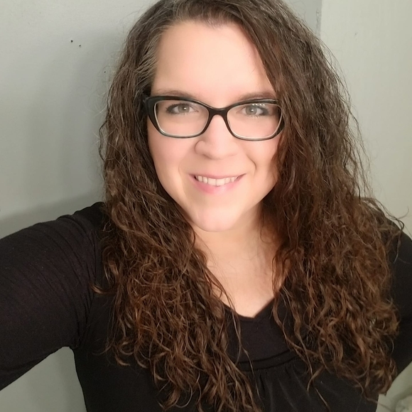 Profile Picture of Ann Fields (@annkidwell) on Poshmark