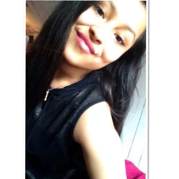 Profile Picture of Adriana Lezama (@sunkissedadrian) on Poshmark