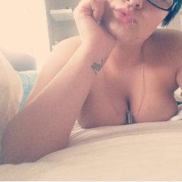 Profile Picture of Lillian Wayne (@PiperLamb10) on Twitter