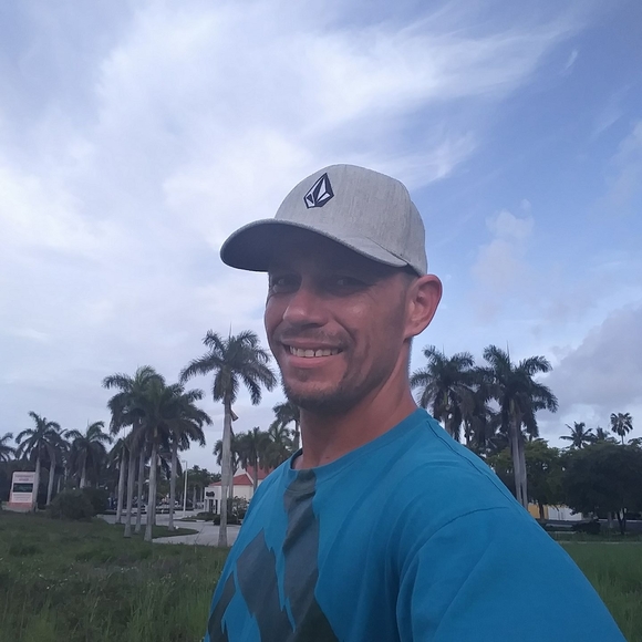 Profile Picture of Rick Byron (@grbyron71) on Poshmark