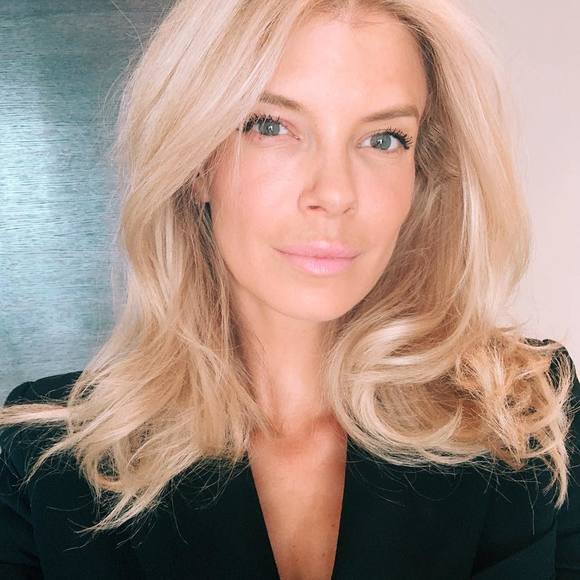 Profile Picture of Nikki Sharp (@nikkisharp10) on Poshmark