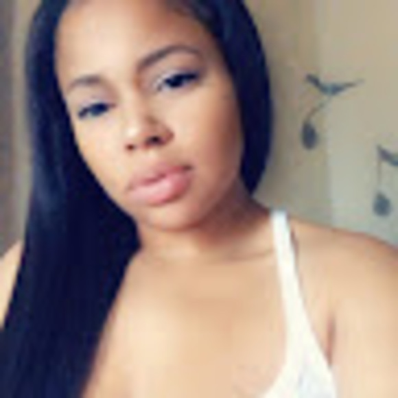 Profile Picture of Majidah Burnett (@majidah_burnett) on Poshmark