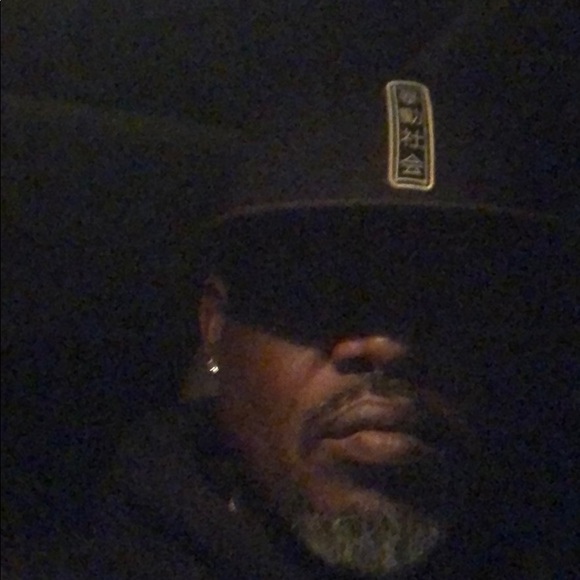 Ken Hughes - Poshmark Profile Picture of Ken Hughes (@kenhughes1972) on Poshmark