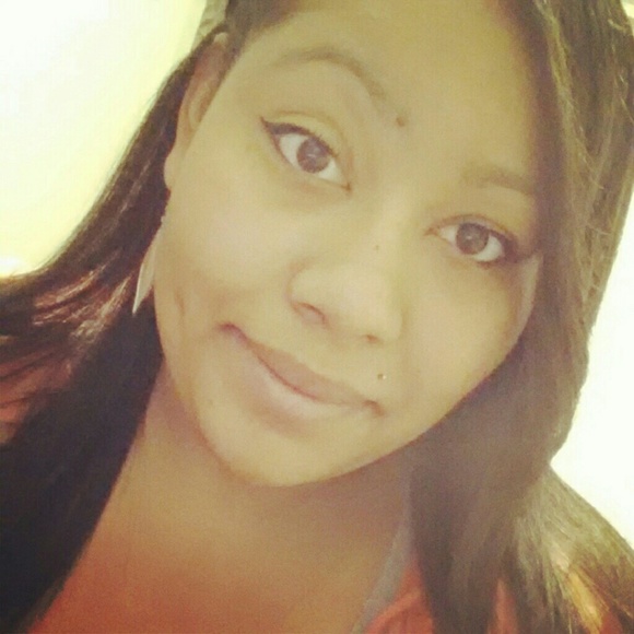 Profile Picture of Samantha Miears (@smiears26) on Poshmark