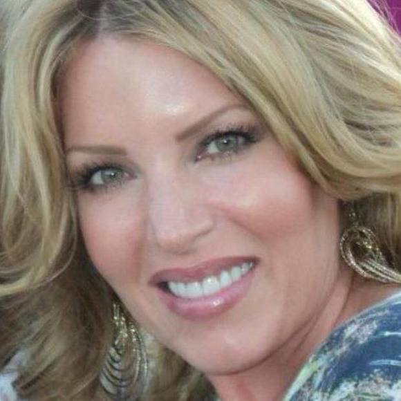 Profile Picture of Tracy Renfro (@tracytrac) on Poshmark