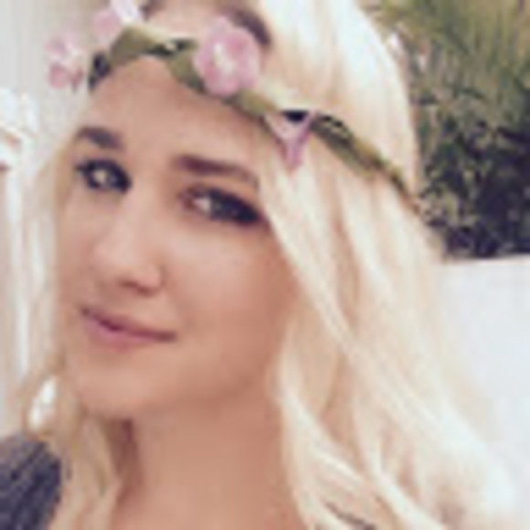 Profile Picture of Rachel Binnie (@rachelbinnie) on Poshmark