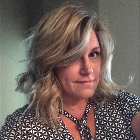 Profile Picture of Robin Isaacson (@krechter) on Poshmark