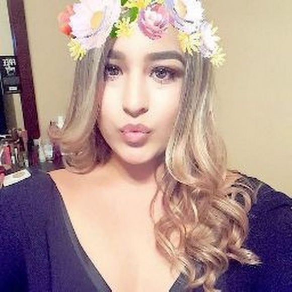 Profile Picture of Ariel Fernandez (@arielelisa98) on Poshmark