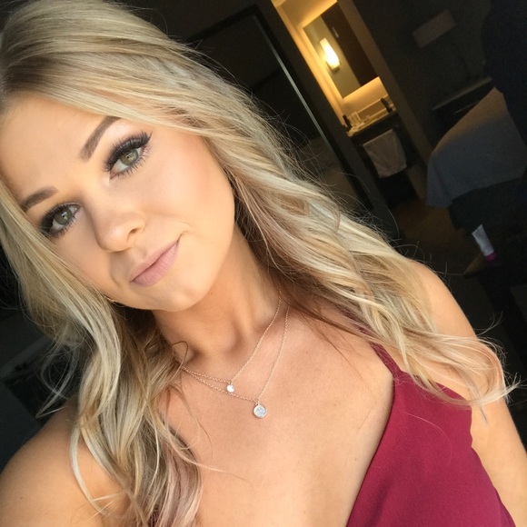 Profile Picture of Samantha Hogue (@samantha12819) on Poshmark