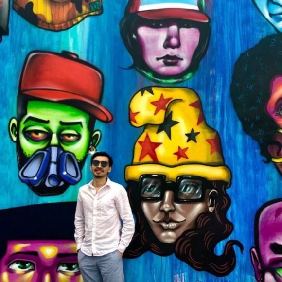 Profile Picture of Roberto Peraza (@robertoperaza) on Poshmark