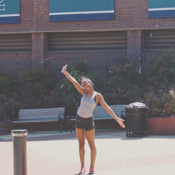 Profile Picture of Destiny Adebonojo (@destiny21a) on Poshmark