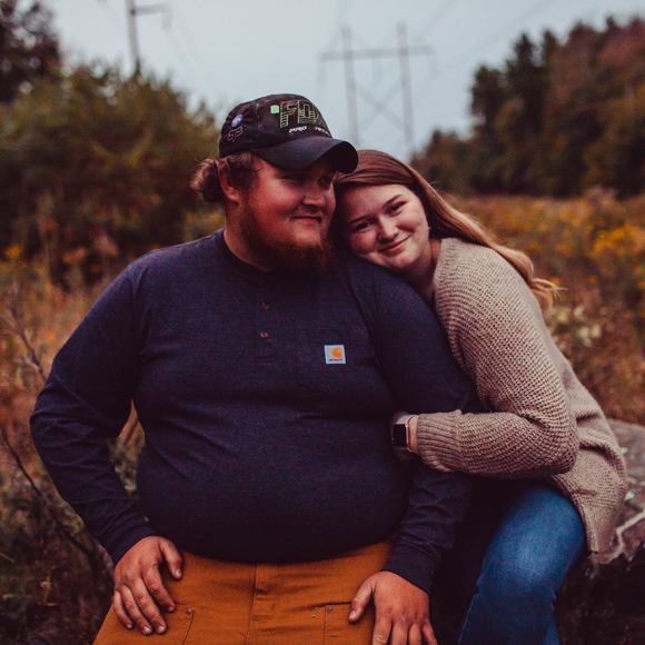 Profile Picture of Shelby Berlew (@shelbyberlew) on Poshmark