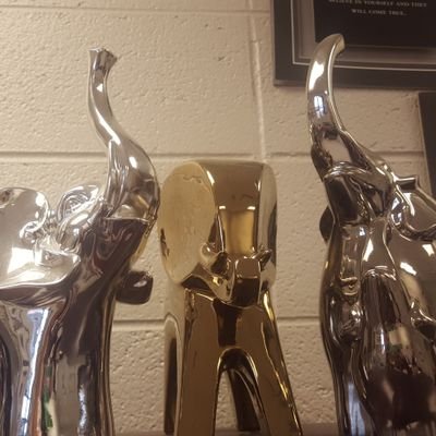Profile Picture of Kirsten Logan-Marshall (@melovejewelry) on Twitter