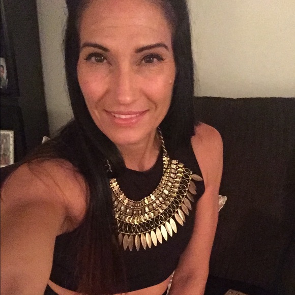 Profile Picture of Karen Hawley (@karenlhawley) on Poshmark