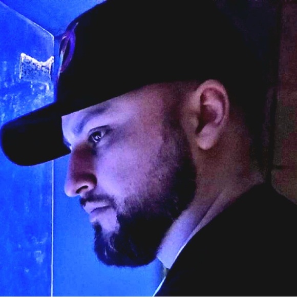 Profile Picture of Mike Little (@thelittlemg) on Poshmark