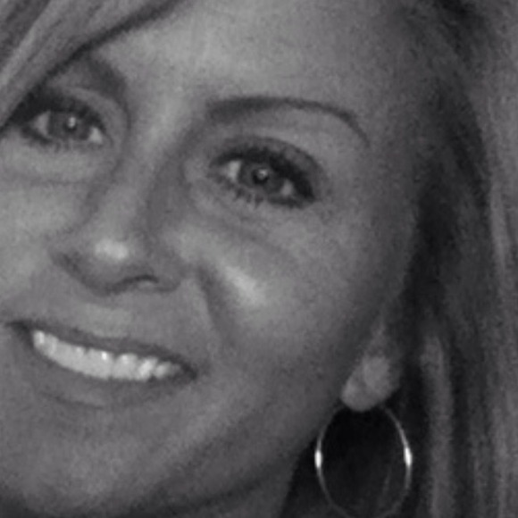 Profile Picture of Pamela Burdges (@lateedah) on Poshmark