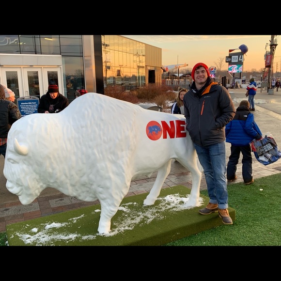 Profile Picture of Alex Ansley (@a_ansley) on Poshmark