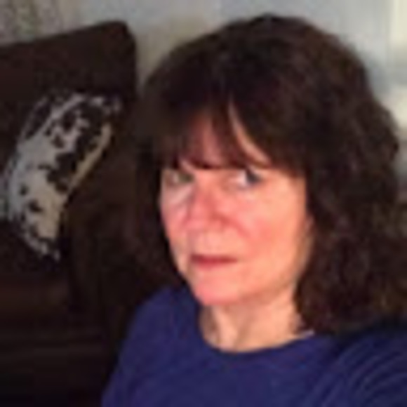 Profile Picture of Carol Curran (@carol_curran) on Poshmark