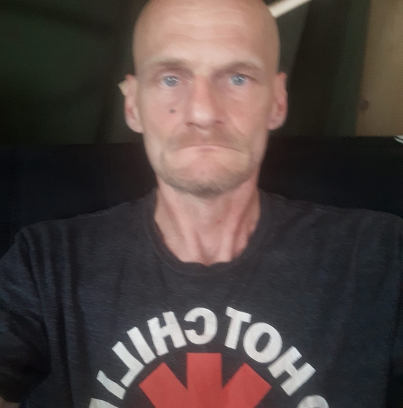 Profile Picture of Robert Lauzon (@rgal1971) on Poshmark