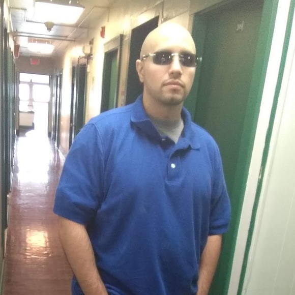 Profile Picture of Ricardo Snarski (@ricardosnarski) on Poshmark