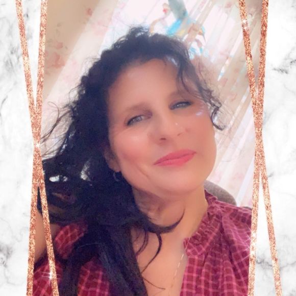 Profile Picture of Carrie Trayner (@trayner3) on Poshmark