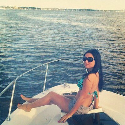 Profile Picture of Stacey Gurnevich (@staceygeeee) on Twitter