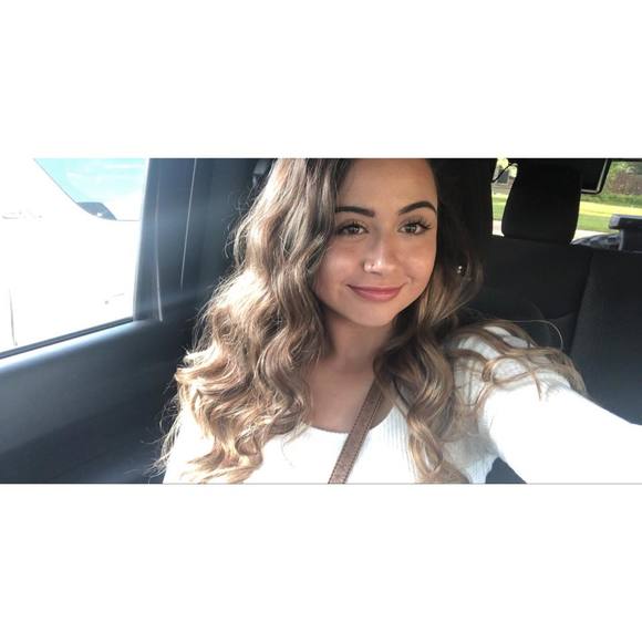 Profile Picture of Gabriella Chavez (@gabriellacha708) on Poshmark