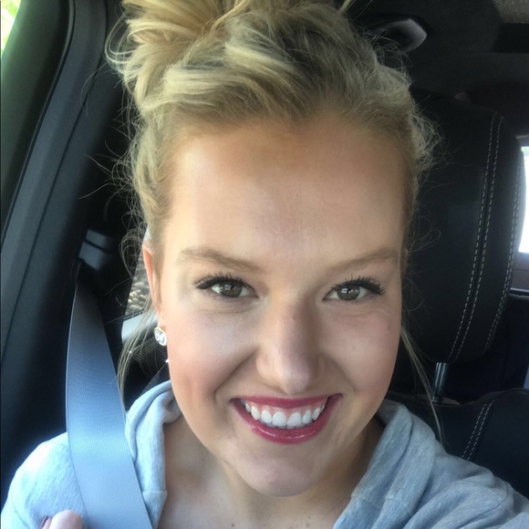 Alexa Kinney - Poshmark Profile Picture of Alexa Kinney (@alexakinney3) on Poshmark