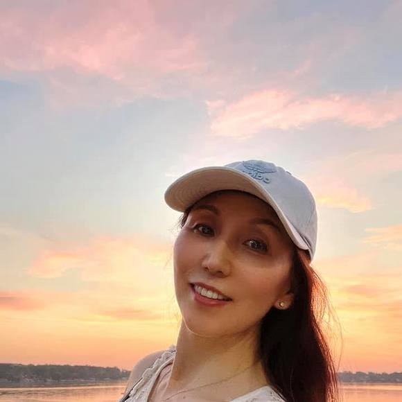 Profile Picture of Lily Zhang (@lizbhpy) on Poshmark