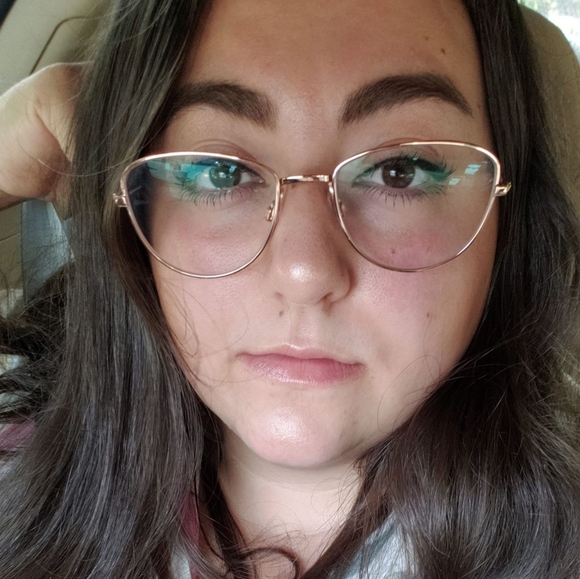 Profile Picture of Haley Wallace (@hwall00t) on Poshmark