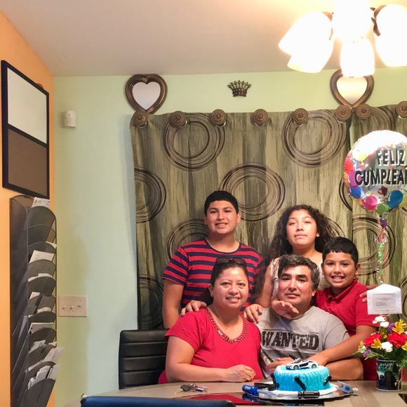 Profile Picture of Karina Arbizu (@arbizu11) on Poshmark