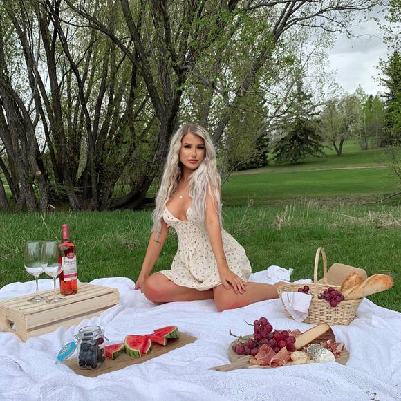Profile Picture of Sydney Chittick (@sydneychittick) on Poshmark