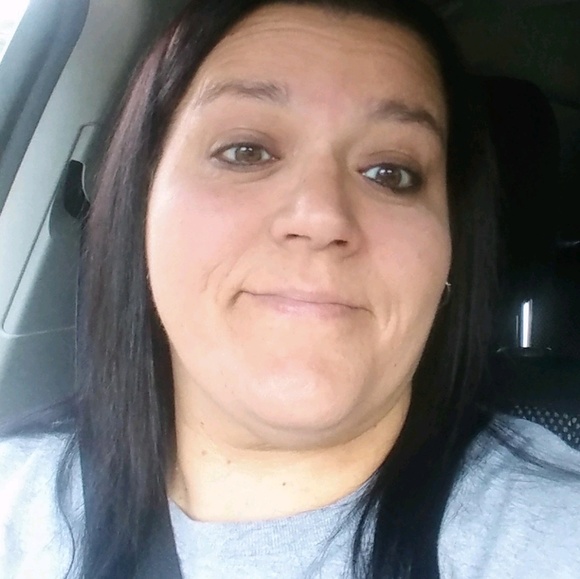 Profile Picture of Bobbie Floyd (@bobbiefloyd) on Poshmark