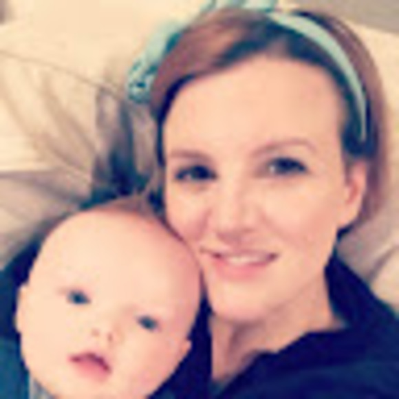 Profile Picture of Jess Geyer (@jgeyer1518) on Poshmark