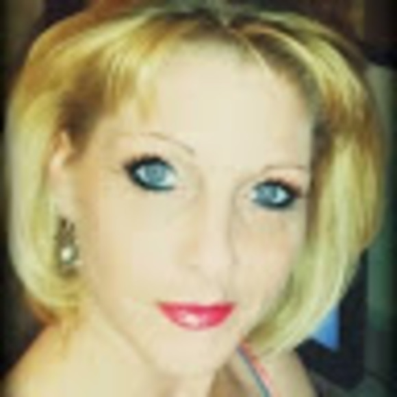 Profile Picture of Vanessa Capps (@vbutterfly26) on Poshmark